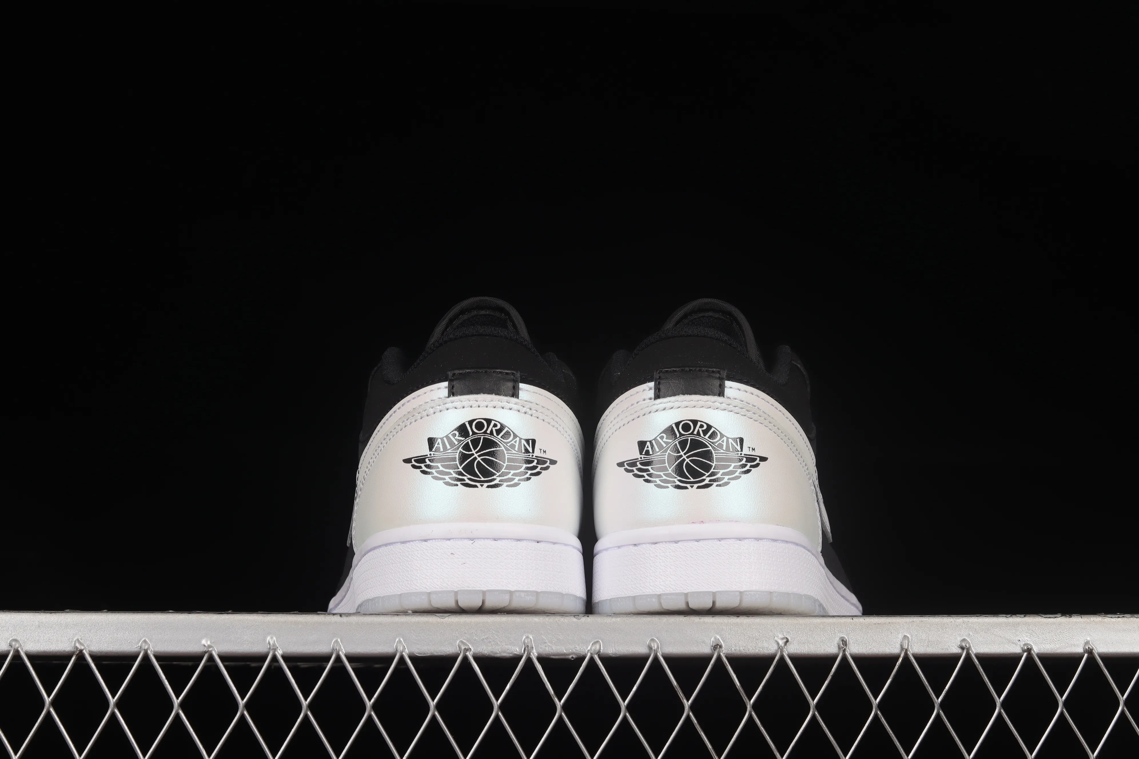 All categories Air Jordan Jordan series basketball shoes Air Jordan 1 Low G version pure original Air Jordan 1 AJ1 Joe 1 black and white laser low-top retro cultural basketball shoes DH6931-001